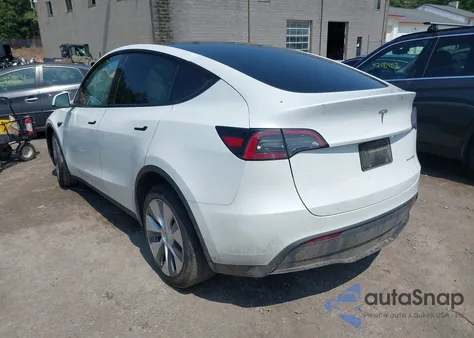 2023 Tesla Model Y Awd/Long Range Dual Motor All-Wheel Drive z USA, uszkodzony, nr VIN 7SAYGDEE5PA126165